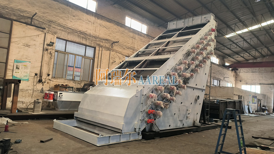 2400*6000mm 3 Deck High Frequency Screen Vibratory Sieve Voor Marmer Calciumcarbonaat Deeltjes Precise Separatie aangedreven door onevenwichtige motoren